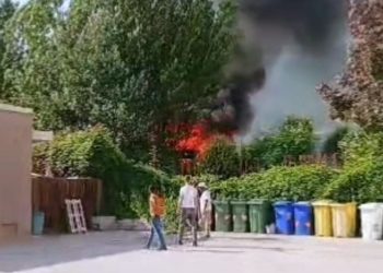 Incendio nel pomeriggio all’Aquila, in fiamme una roulotte: intervengono i vigili del fuoco