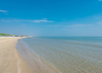 Diffusi i dati dopo analisi Arta, il mare alla foce del Salinello è balneabile e di qualità