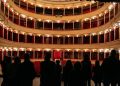 Teatro aperto, a Sulmona visita guidata al Maria Caniglia: alla scoperta dei segreti del palcoscenico