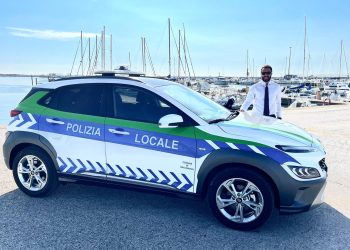 Una nuova auto per i vigili urbani di Giulianova: tra le prime in Abruzzo con la nuova livrea