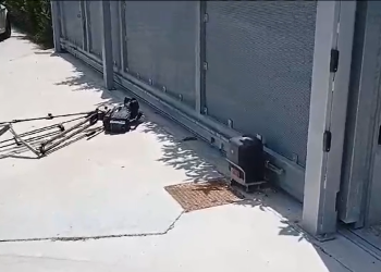 Operatore Rai filma incidente in un’azienda abruzzese, aggredito e spintonato dal titolare (Video)