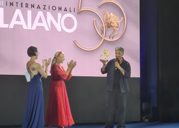 Un Fiorello incontenibile mattatore al teatro D’Annunzio nella serata conclusiva del premio Flaiano