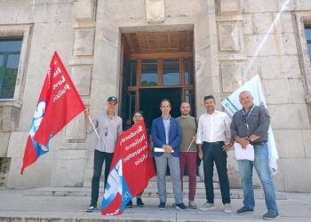 Presidio davanti alla Prefettura di Pescara delle rappresentanze sindacali Silp, Cgil Pescara e Silf Abruzzo