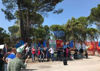 Sciopero alla Magneti Marelli, nel 2024 previsti 135 esuberi: “Attiviamoci o chiude la città”