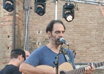 Approdo chiude l’edizione 2023 con il tutto esaurito di Neri Marcorè