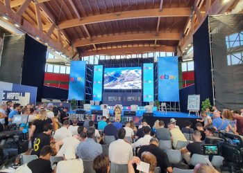 In mille per il Napoli a Castel di Sangro, tanti selfie con coppa