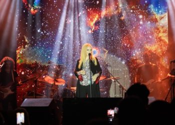 Patty Pravo incanta Campli, grande successo per il suo Minaccia bionda tour