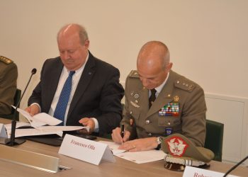 Tecnologie indossabili, firmato l’accordo tra Esercito e Università dell’Aquila