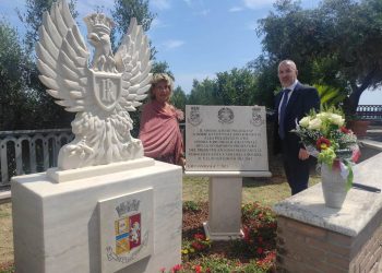 A Giulianova una stele commemora il Capo della Polizia Manganelli: “Ancora ci unisce qui tutti”