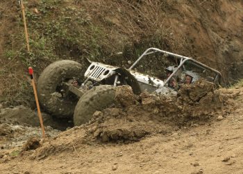 Polemica a Villalago: Comune e Parco contro i turisti-paparazzi, ma si autorizza una gara europea di fuoristrada nel territorio dell’orso