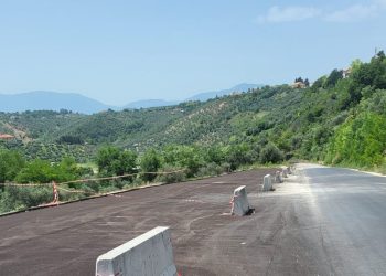 Fermi i lavori su via Modena a Pianella, i consiglieri: “Grave danno al commercio”