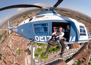 Giornata mondiale della fotografia, al via la vendita del calendario 2024 della polizia di Stato