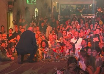 Fiori da tutta Europa, in cinquemila alla notte di Bugnara: 17esiama edizione di Romantica