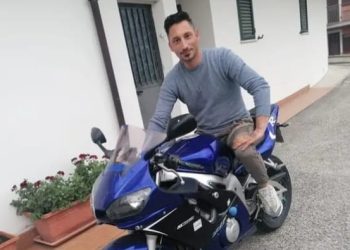 Schianto in moto, morto un giovane papà: ritrovò la mamma grazie a Le Iene