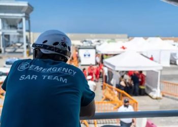 La nave Life Support di Emergency arrivata a Ortona: a bordo 40 uomini