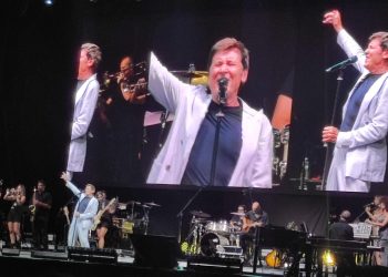 Gianni Morandi entusiasma più di 4000 persone, serata indimenticabile a Giulianova