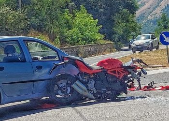 Ferragosto di fuoco sulle strade d’Abruzzo: diversi gli incidenti in moto, grave un centauro