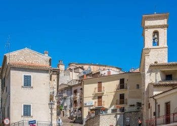 Biciclette a tutta velocità in paese, il sindaco “frena” i ciclisti a Villalago