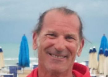 Rischiano di annegare, ragazzo autistico e suo padre salvati dal bagnino e da un passante