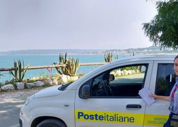 La portalettere Stefania consegna anche sui Trabocchi di Fossacesia