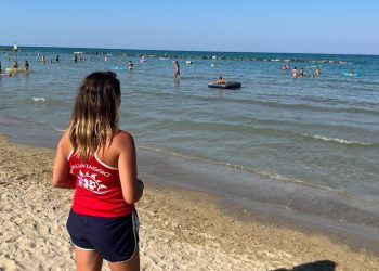 Spiagge sicure, controlli rafforzati sul litorale: scatta l’allarme bambino disperso in mare