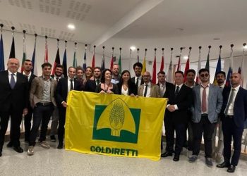 Giovani agricoltori “conquistano” il Parlamento Europeo: no al cibo sintetico e agli inutili lacci