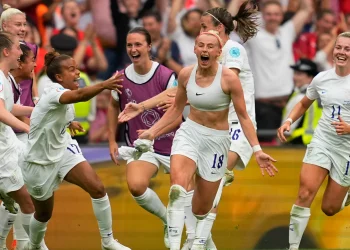 “Tacchi e Sorrisi”, il calcio al femminile che promuove i sani valori dello sport