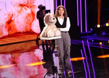 La giovanissima ventriloqua abruzzese Giulia incanta a “Tú sí que vales” con la sua Ella
