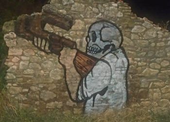 Continuano le minacce di morte all’uccisore di Amarena: spunta murale intimidatorio vicino la sua abitazione