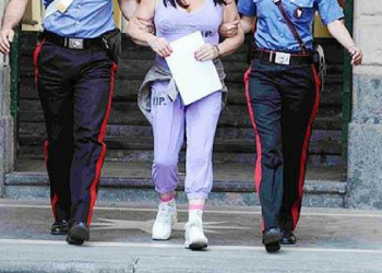 Arrestate a L’Aquila 3 donne per furto di superalcolici del valore di 700 euro