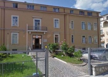 Tentò di strangolare la sua ex dopo averla pedinata, 32enne patteggia due anni