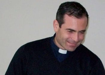 Mistero in Sicilia, sacerdote dell’Aquila trovato senza vita nella camera di un hotel