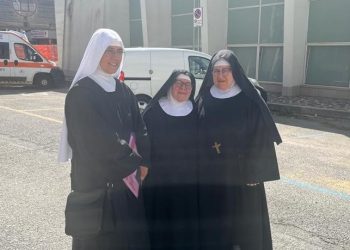 Monache, foto Corriere della Sera