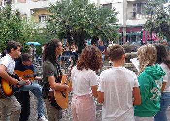 “Vogliamo operare per la pace”: il messaggio dei liceali pescaresi in memoria di Amarena