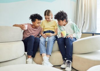 “I minori in rete: dallo sharenting alla consapevolezza digitale”, un nuovo webinar di Poste Italiane