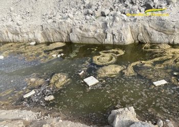 Rifiuti pericolosi sotterrati nel Fucino, sequestrati 7 ettari di terreni (fotogallery)