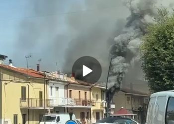 Terribile incendio in una casa di Capistrello, morto un uomo di 70 anni (video)
