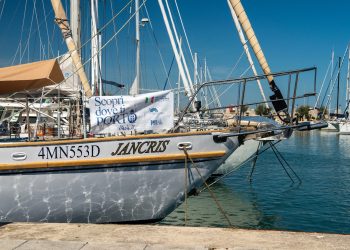 La barca a vela “Jancris” approda a Pescara per promuovere il turismo nautico