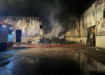 In fiamme all’Aquila la sede della società di raccolta rifiuti