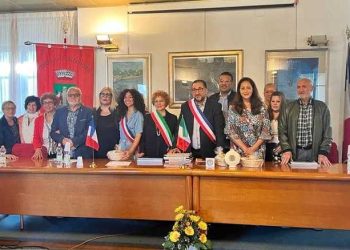 Luco dei Marsi accoglie la delegazione di Stains, la sindaca De Rosa: “Lavorare a ciò che unisce”