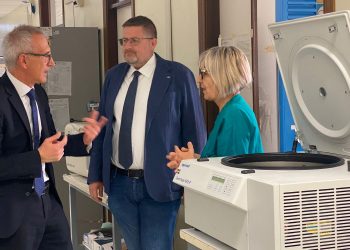 Visita del vicepresidente Santangelo al laboratorio analisi dell’ospedale dell’Aquila
