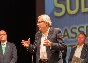Vittorio Sgarbi apre la 50esima edizione del “Premio Sulmona – Rassegna internazionale di arte contemporanea”