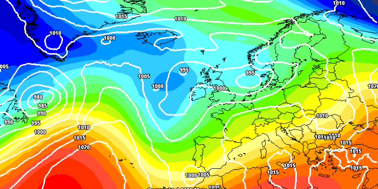 A 500 hpa, potrà presentarsi così la situazione alle 14:00 di Domenica 22 Ottobre. In Abruzzo, cielo tra variabile ed a tratti nuvoloso, ove non mancherà qualche rovescio isolato