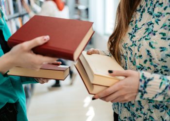 Assegnati oltre 4 milioni di euro per libri di testo alle famiglie abruzzesi per l’anno scolastico 2023/2024