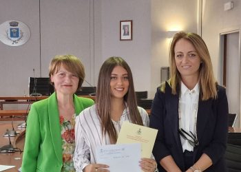 Premiata l’autrice del logo del progetto Penelope, per favorire la crescita della lettura in città