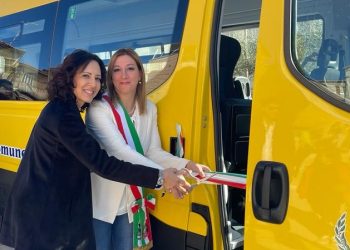 A Monteodorisio la consegna del nuovo scuolabus, Bocchino: Quando si uniscono le forze ci sono risultati