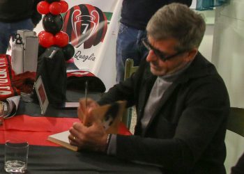 Serata benefica del Milan club Val Vibrata con Chicco Evani: il campione incontra gli studenti