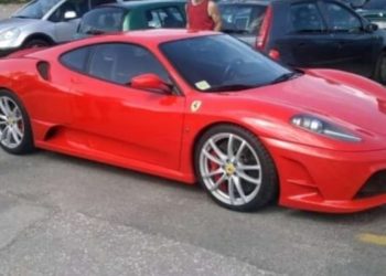 Truffa delle Ferrari con assegno clonato, beccata ragazza abruzzese