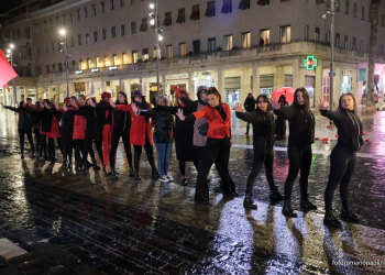 Giornata contro violenza sulle donne, grande partecipazione a Pescara alla manifestazione #nonècolpamia