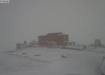 Un bianco risveglio in Abruzzo: le suggestive immagini della montagna innevata (foto)